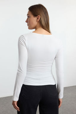 Ekru Kare Yaka Buzgu/Drape Detayl? Slim/Vucuda Oturan Orme Bluz TWOAW25BZ00194