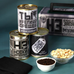 Набор Необходимый запас в ящике для инструментов, чай чёрный со вкусом имбиря 60 г., арахис жарный с солью 100 г., носки.