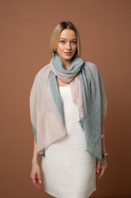 Палантин из вискозы с бахромой