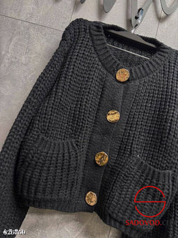 Кардиган с крупными пуговицами