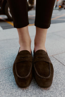 TOPSTITCHED SPLIT SUEDE LOAFERS - Zara фото 8
