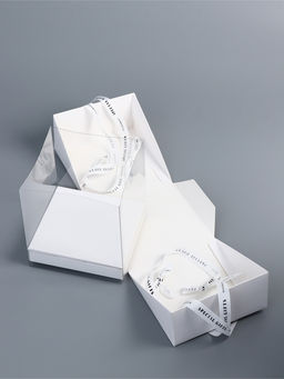 Коробка под бенто - торт с ленточками, белая, 15.5×15.5×16 см