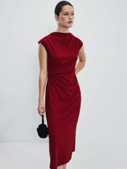 Платье миди приталенного кроя / Zarina