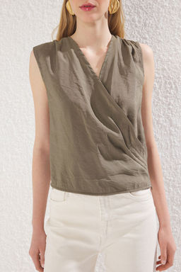 Trendyolmilla Haki Modal Omuzlar? Buzgulu Drapeli Anvelop Dokuma Bluz TWOSS25BZ00246