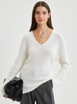 Джемпер с вырезом / Zarina