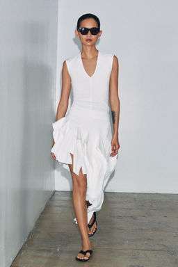 CAMISETA RIB ESCOTE PICO / Blanco