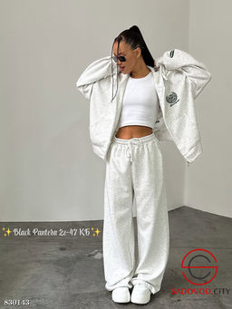 Спортивный женский костюм