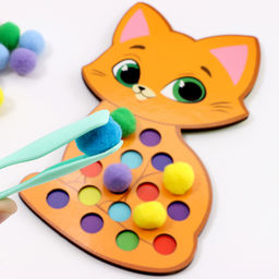 Сортер деревянный «Котёнок» с помпонами и пинцетом, 15×21 см