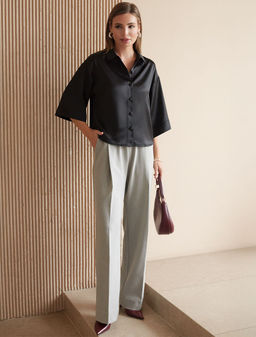 Блузка с короткими рукавами из плотного струящегося сатина - Vilatte фото 5