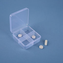 Цена за 3 шт. Таблетница, 4 секции, 7×6.7×2.4 см, прозрачная