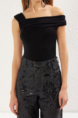 TRENDYOLMILLA Siyah Asimetrik Yaka Simli Orme Body TPRSS25BD00007 фото 2