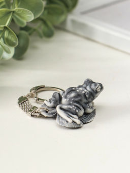 Брелок "Лягушка на листе маленькая" 2 см