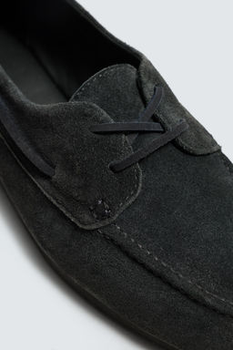 LEATHER DECK SHOES WITH VIBRAM® SOLE AARON LEVINE X ZARA