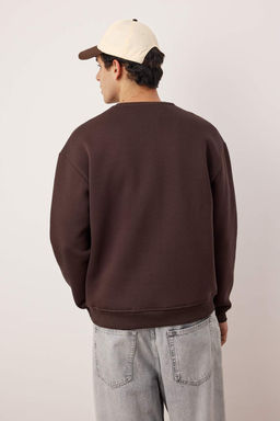 Kahverengi Oversize/Genis Kesim Pamuklu Basic Ici Polarl? Kal?n Sweatshirt TMNAW25SW00011