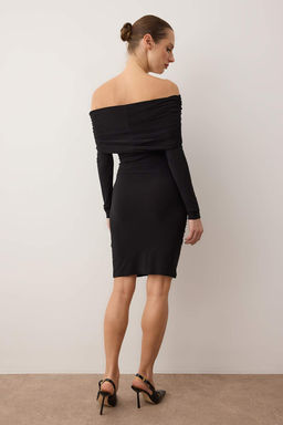 Siyah Ac?k Omuzlu Carmen Bodycone/Vucuda Oturan Esnek Mini Orme Elbise TWOAW26EL00036