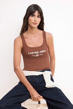 Kahverengi Slogan Fitted/Vucuda Oturan Havuz Yaka Kolsuz Fitilli Esnek Orme Atlet TWOSS26AL00035 - Trendyolmilla фото 2