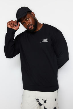 TRENDYOL MAN Siyah Buyuk Beden Regular/Normal Kesim Bask?l? Ici Polar/S?cak Tutan Sweatshirt TMNAW24AO00028