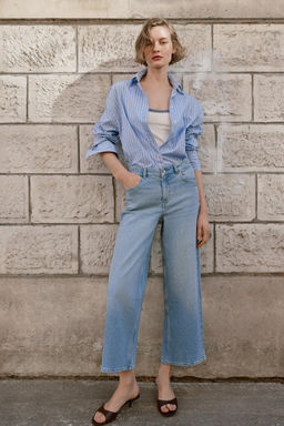 CAMISA OVERSIZE CON CAMISETA CINTUR?N / Azul / Blanco