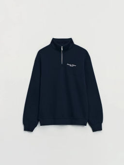 Толстовка с вышивкой на груди / Zarina