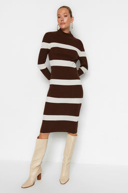 TRENDYOLMILLA Lacivert Midi Triko Cizgili Elbise TWOAW23EL00226 фото 27