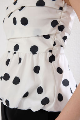 Trendyolmilla Beyaz Straplez Balon Kal?p Puantiyelli Dokuma Bluz TWOSS25BZ00423  фото 3