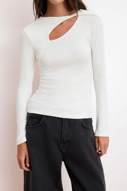 Ekru Duz Fitted Bisiklet Yaka Standart Kol Uzun Premium Yumusak Orme Bluz TWOSS26BZ00247