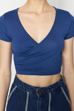 Trendyolmilla Siyah Fitted/Vucuda Oturan Kruvaze Yaka Crop Viskoz Esnek Orme Bluz TWOSS22BZ0536  фото 4