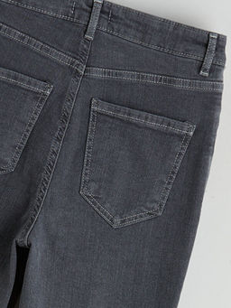 Джинсы женские Straight Fit прямого кроя