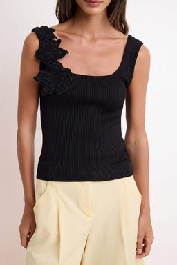 Siyah Kare Yaka Cicek Detayl? Fitted Triko Ince Bluz TWOSS26BZ00287 - Trendyolmilla фото 3