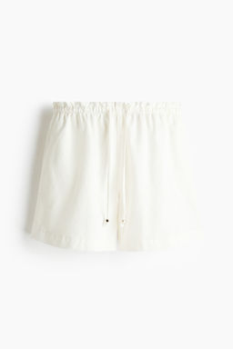 Pantal?n corto en denim con cord?n de ajuste