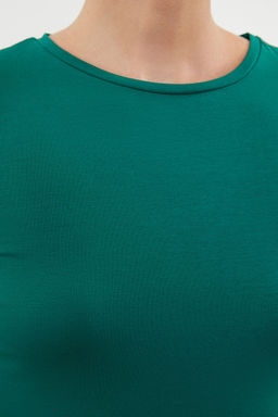 Zumrut Yesili K?sa Kol Fitted/Vucuda Oturan Pamuklu Esnek Midi Orme Elbise TWOSS23EL00313