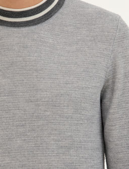 Светло-серый приталенный трикотажный свитер с круглым вырезом - Cacharel фото 7