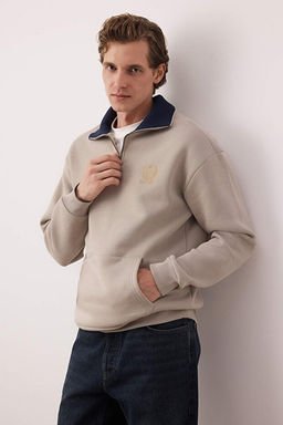 Gri Oversize Dik Yaka Fermuarl_ __i Polarl_/S_cak Tutan Nak__l_ Sweatshirt TMNAW25SW00081