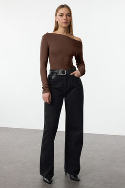 Kahverengi Duz Premium Yumusak Kumasl? Fitted/Vucuda Oturan Kay?k Yaka Orme Bluz TWOAW24BZ00227