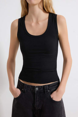 Siyah Fitted/Vucuda Oturan Ince Ask?l? Kolsuz Fitilli Esnek Orme Atlet TWOSS26AL00007