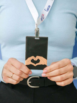 Держатель для карт Heart in my hand (6,5 х 10,4 см)