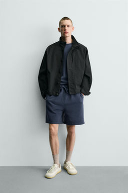 BERMUDA JOGGER B?SICA LAVADA / Azul?n