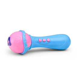 Микрофон с кнопками пианино на листе