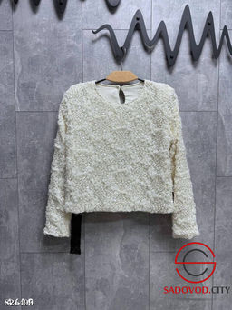 Блуза с пайетками и объемными цветами