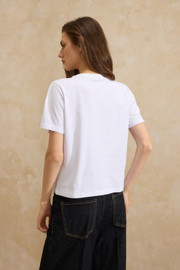 Beyaz Regular/Normal Kal?p Aksesuar Detayl? Tok %100 Pamuk Orme T-Shirt TWOSS26TS00007