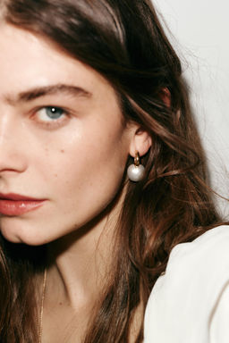 FAUX PEARL HOOP EARRINGS