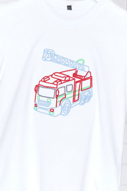 Beyaz Erkek Cocuk %100 Pamuk Araba Desenli Regular/Normal Kal?p K?sa Kol Orme T-Shirt TKDSS24TS00031 - Trendyolmilla фото 3