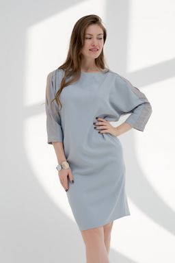 Элегантное платье с декором серое