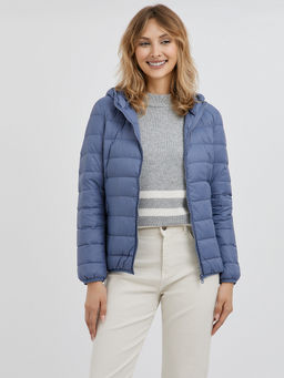 Ультралегкий женский пуховик с капюшоном