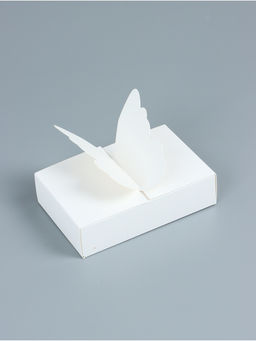Цена за 4 шт. Коробка для 6 конфет «Бабочка» с раскрывающимися крыльями, белая, 12.6×8.3×4 см