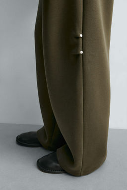 WIDE-LEG NEOPRENE-EFFECT TROUSERS WITH STUDS - Zara фото 6