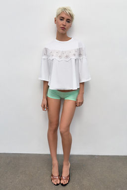 TOP CAPA BORDADOS / Blanco