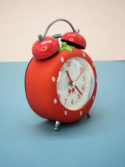 Часы-будильник Strawberry, red (7,5х10,5 см)