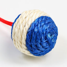 Шар-погремушка сизалевый с перьями, 4.5 см, голубой - Пижон фото 4