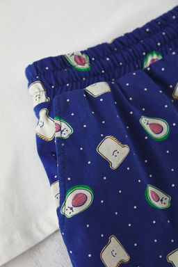 TRENDYOL MAN Ekru - Lacivert Regular Fit Bask?l? Couple/Cift Orme Sortlu Erkek Pijama Tak?m? TMNSS25PT00051 - Trendyolmilla фото 4
